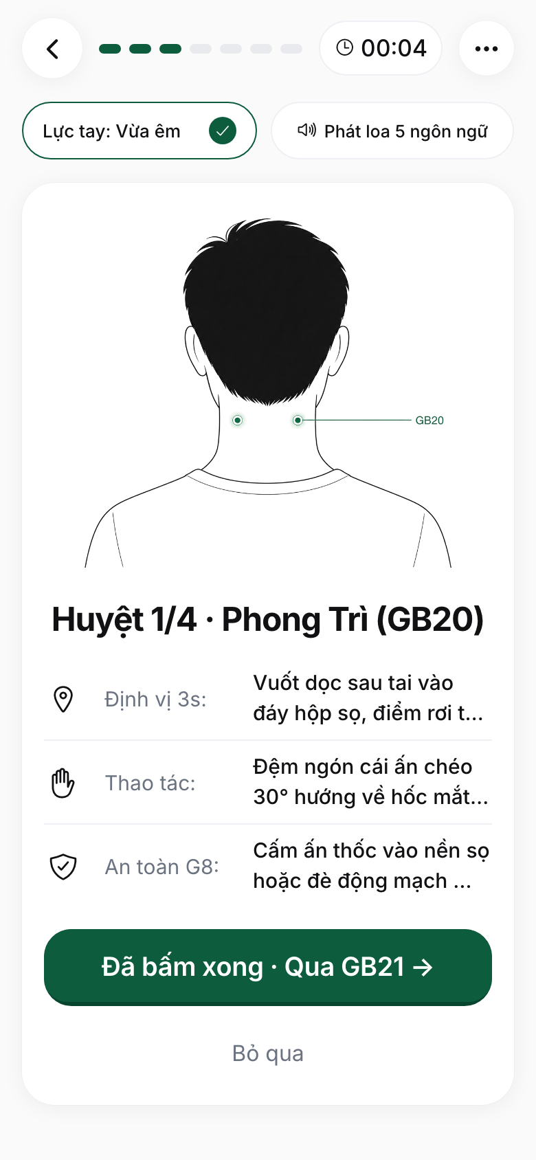 Màn hình điện thoại kỹ thuật viên thấy vị trí huyệt Phong Trì GB20